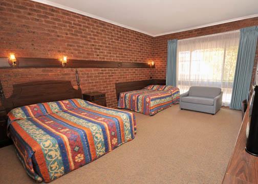 Albury Townhouse Motel Room photo